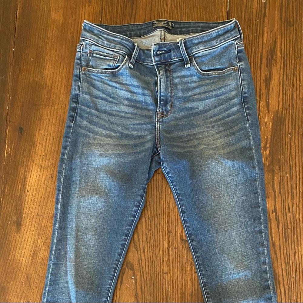 Abercrombie & Fitch ankle jeans. Size 2
